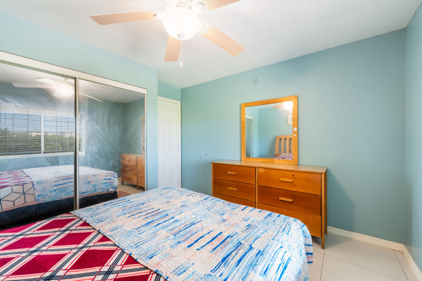 LAKESIDE  73 - 3 BEDROOM - NEAR SEVEN MILE BEACH AND CAMANA BAY