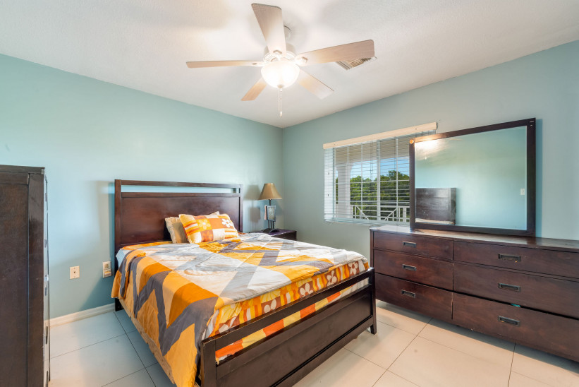 LAKESIDE  73 - 3 BEDROOM - NEAR SEVEN MILE BEACH AND CAMANA BAY