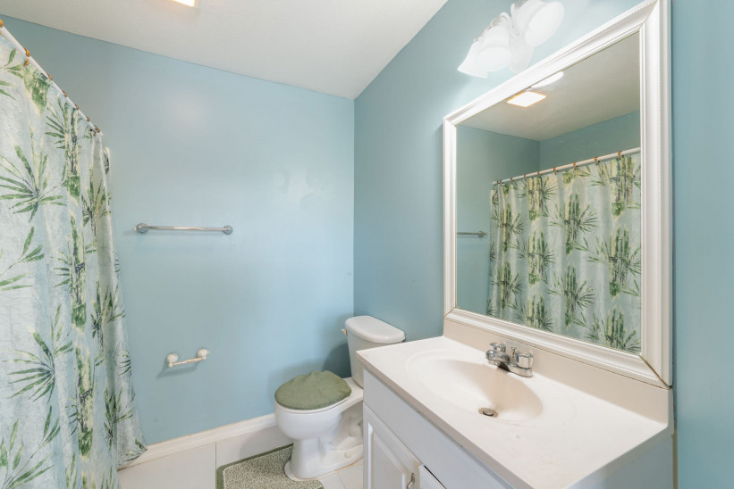 LAKESIDE  73 - 3 BEDROOM - NEAR SEVEN MILE BEACH AND CAMANA BAY