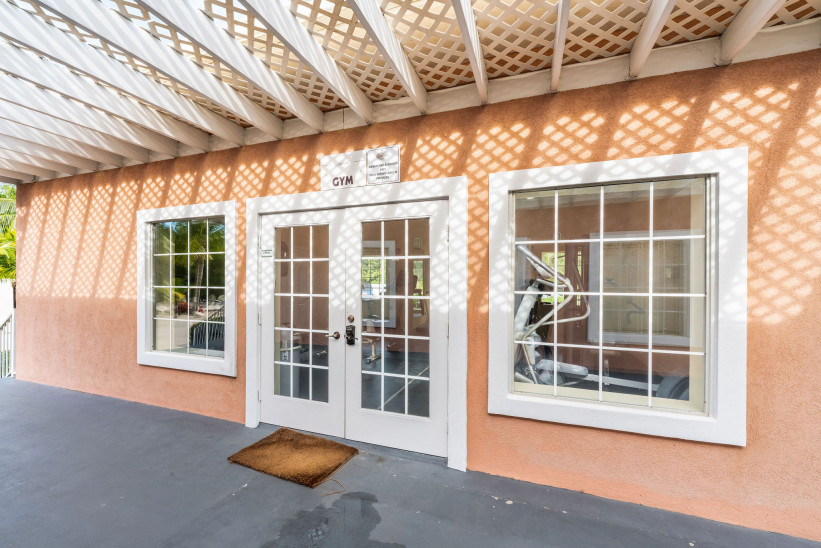 LAKESIDE  73 - 3 BEDROOM - NEAR SEVEN MILE BEACH AND CAMANA BAY