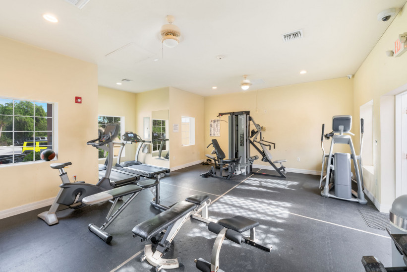 LAKESIDE  73 - 3 BEDROOM - NEAR SEVEN MILE BEACH AND CAMANA BAY