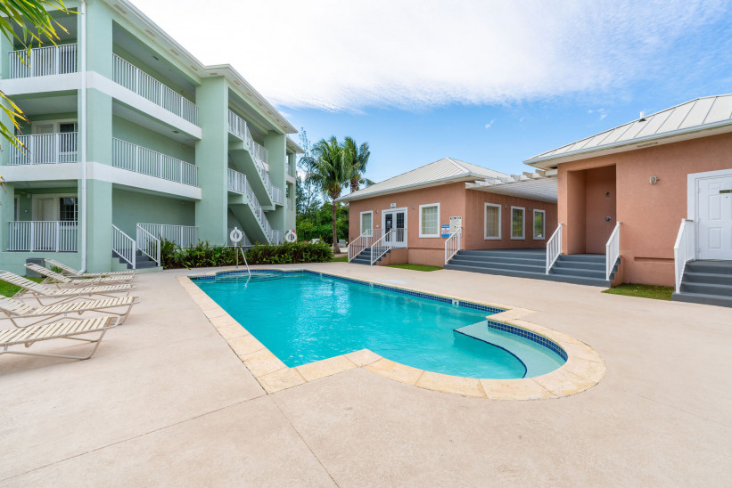 LAKESIDE  73 - 3 BEDROOM - NEAR SEVEN MILE BEACH AND CAMANA BAY