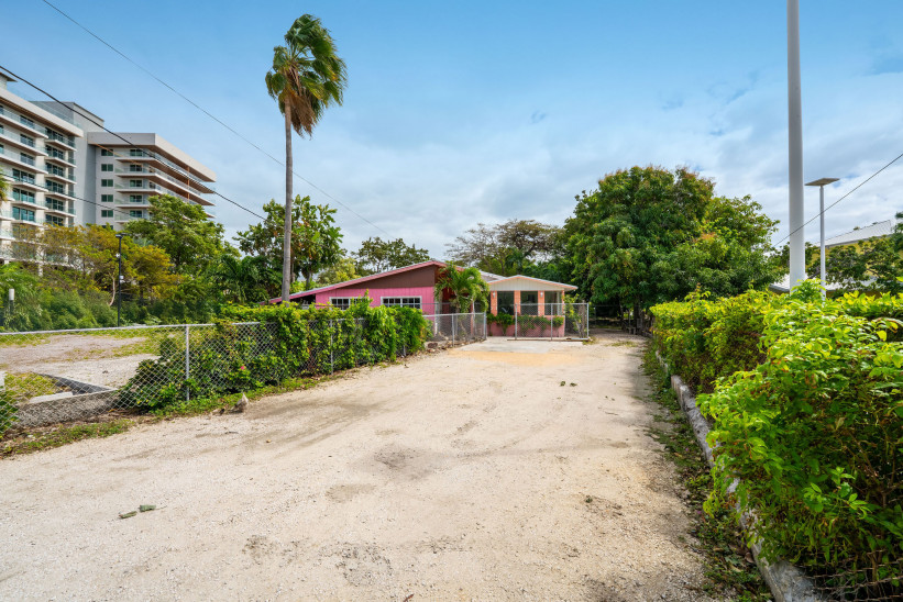 COMMERCIAL PROPERTY - 85 GORING AVENUE