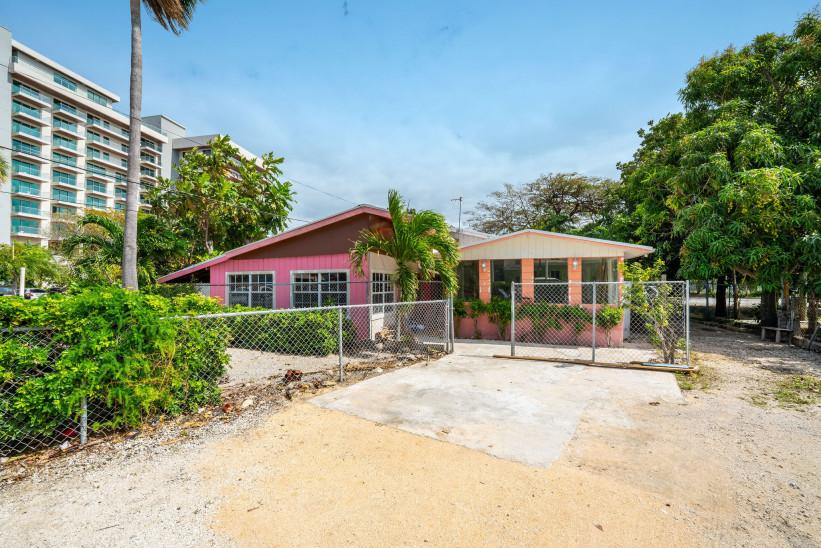 COMMERCIAL PROPERTY - 85 GORING AVENUE