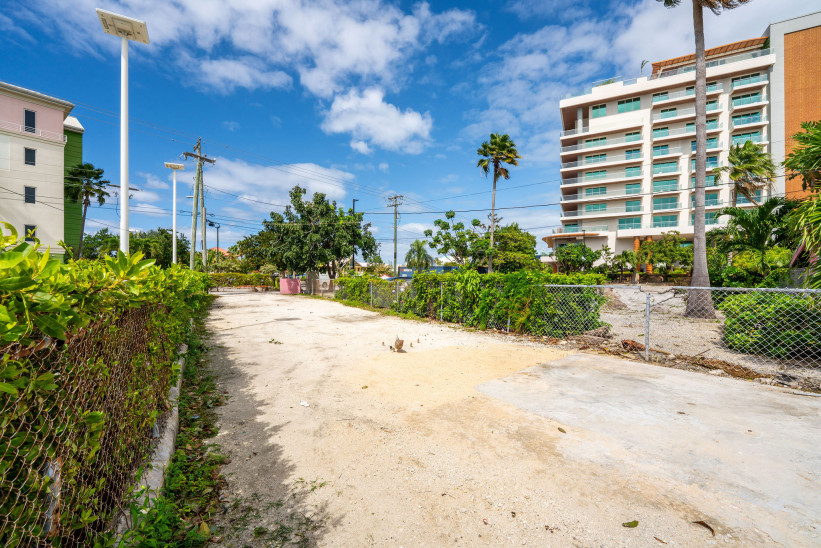 COMMERCIAL PROPERTY - 85 GORING AVENUE