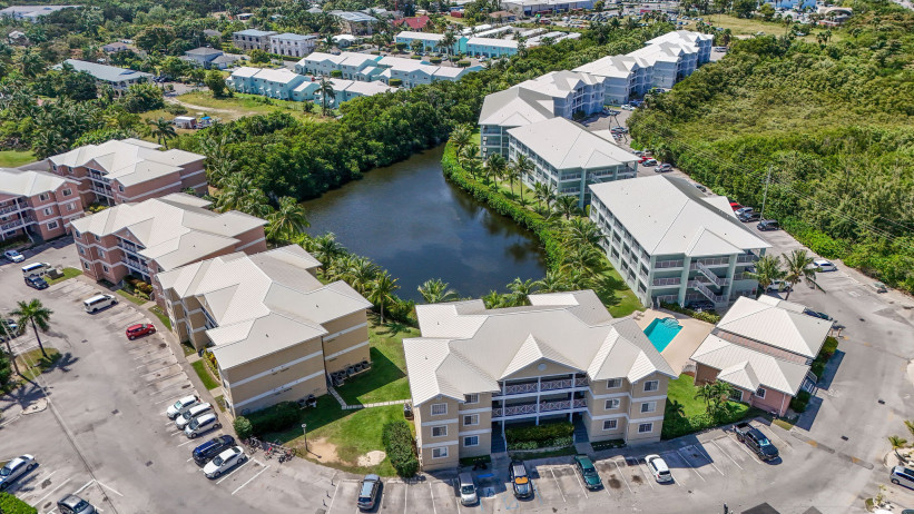 LAKESIDE  73 - 3 BEDROOM - NEAR SEVEN MILE BEACH AND CAMANA BAY